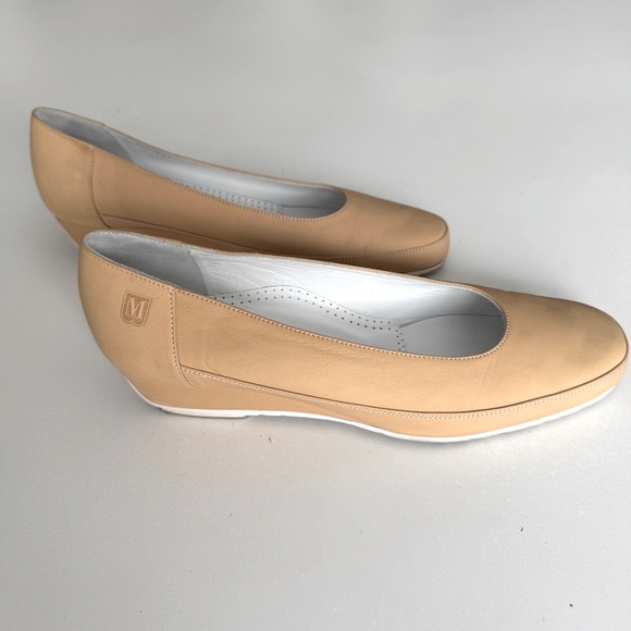 Bruno Magli Women’s Casual Shoes - Picture 2 of 4